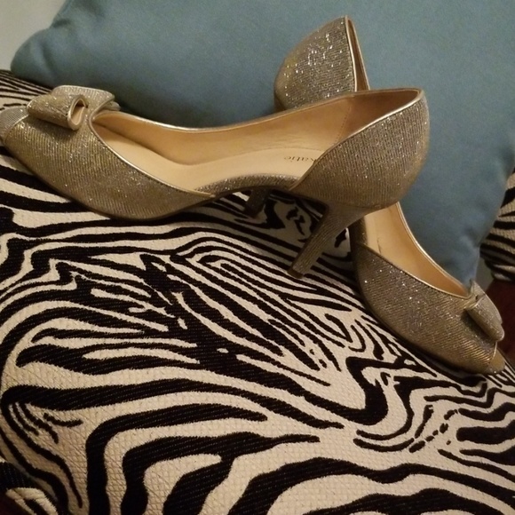 Kelly & Katie Metallic Pumps - Picture 2 of 7